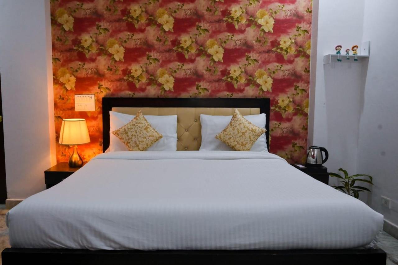 Hotel Wild Rose Nueva Delhi Exterior foto